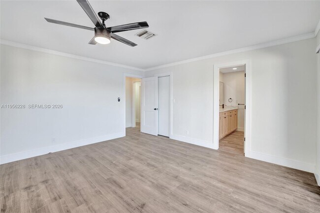 Building Photo - 1911 NW 40th Ct