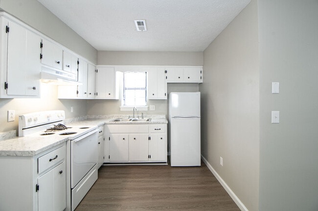 Building Photo - 11-411 Thompsonville Ln