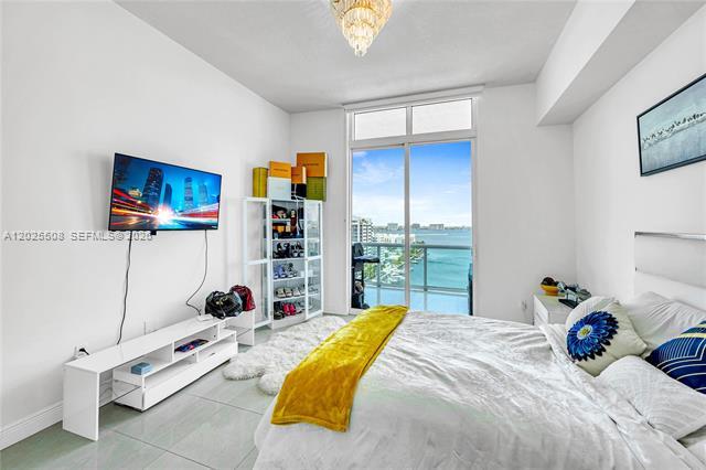Building Photo - 7900 Harbor Island Dr