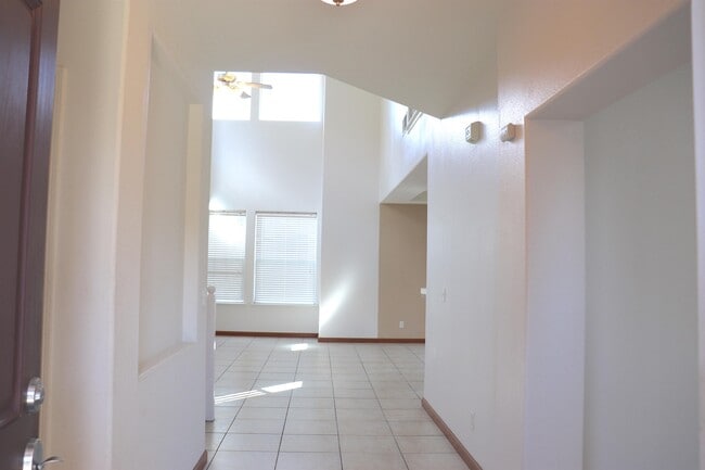 Building Photo - 2346 E Early Ave