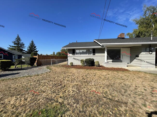 Building Photo - STATUS:  AVAILABLE | R136B | $2195.00