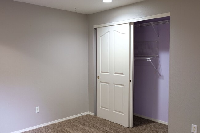 Building Photo - !!!HALF MONTH RENT FREE!!!? Beautifully Updated Home in a Peaceful, Highly Desirable Fisher’s Lan...