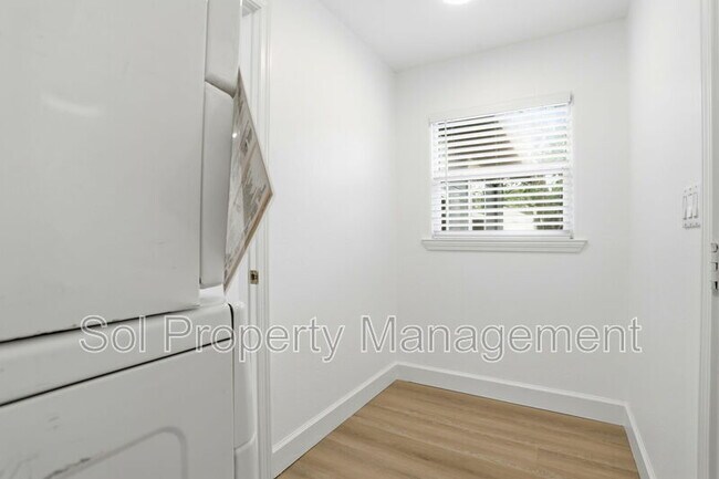 Building Photo - 2625 Howe St