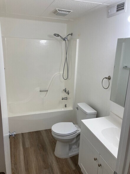 Building Photo - 261 Carlton Ln