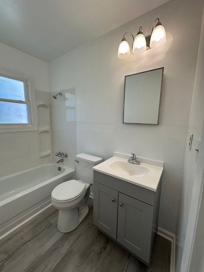 Building Photo - Spacious house in Brookville school distri...