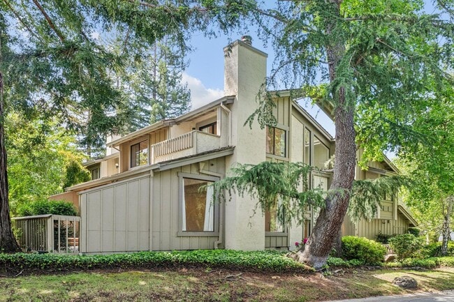 Building Photo - Luxury 3-Level Townhome in Highly Desirable Sharon Heights Neighborhood