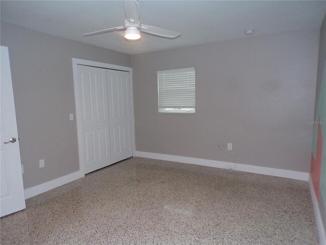 Building Photo - 2195 Gulfview Rd