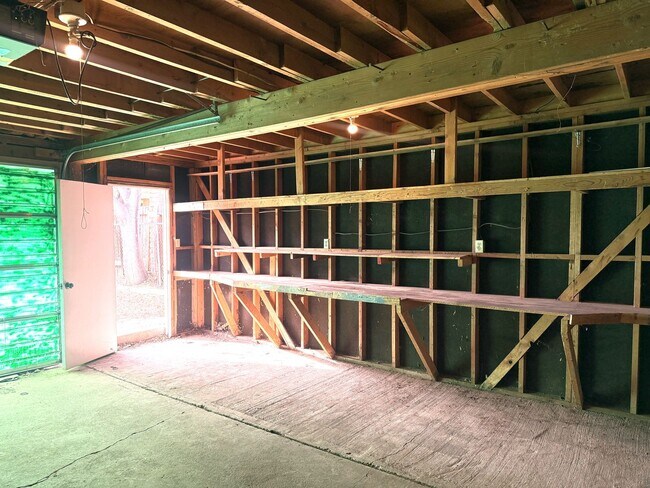 Building Photo - 2425 Mountain Rd NW