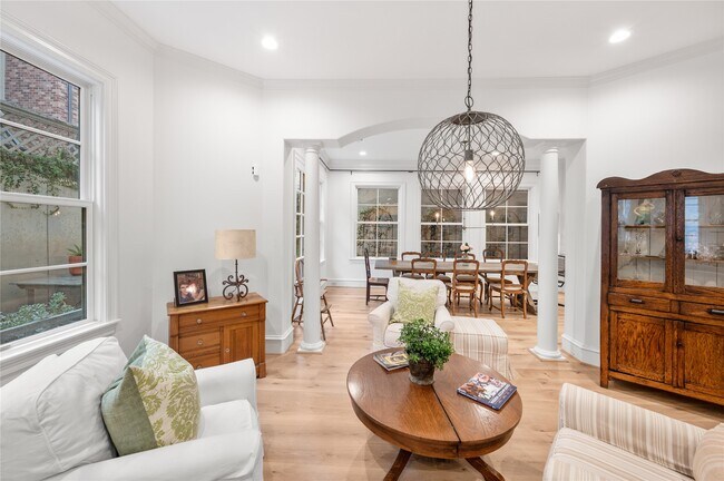 Building Photo - 1235 Wynden Oaks Garden Dr