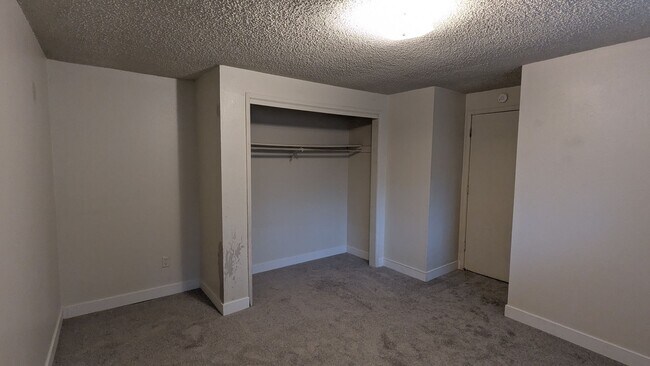 Building Photo - 14616 NE Coast Pine Ct