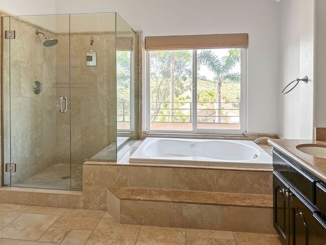 Building Photo - Beautiful Marina Hills Home!