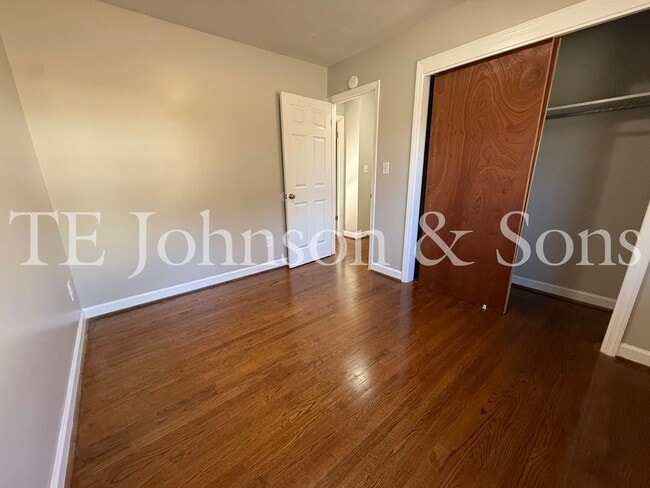 Building Photo - Cozy Single-Story Duplex Living on Raeford Ave