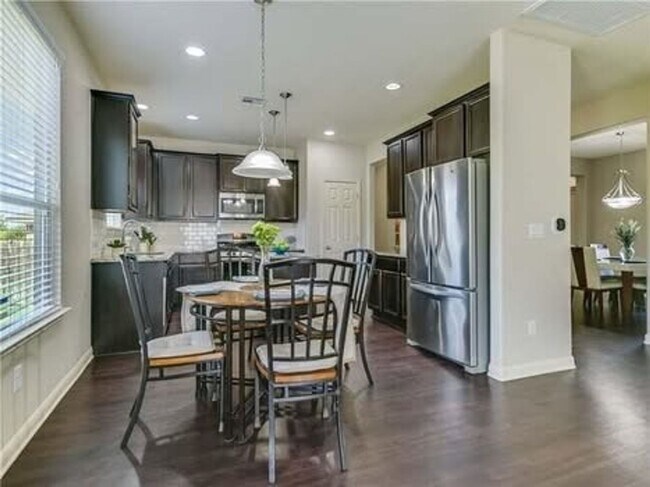 Building Photo - 4 Bed / 3 Bath in Forest Creek ~2,600 sq ft | Round Rock, TX