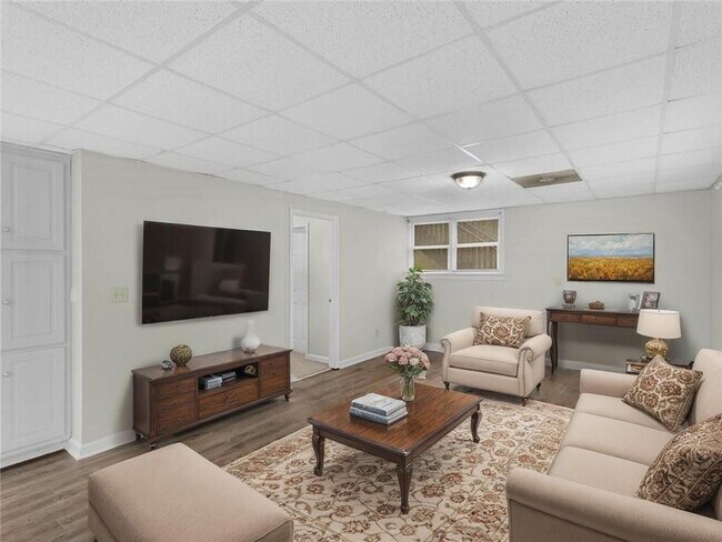 Building Photo - 63 Sentry Oak Ct