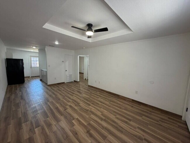 Building Photo - "Charming 2-Bed Hideaway with Modern Comforts in Edinburg – 840 Sq Ft of Cozy Living!"