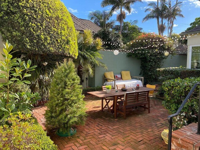 Building Photo - 4893 Niagara Ave