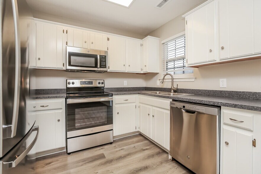 Building Photo - 805 Stone Flower Ct