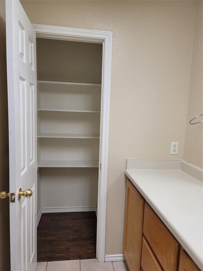 Building Photo - Spacious 3-2-2 in Granbury ...Coming soon.