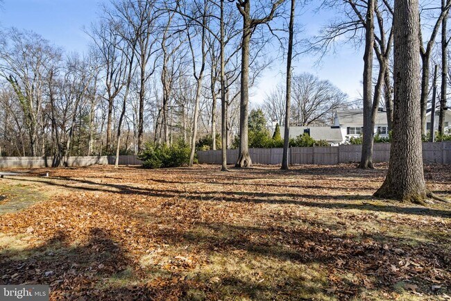 Building Photo - 310 Pine Tree Rd