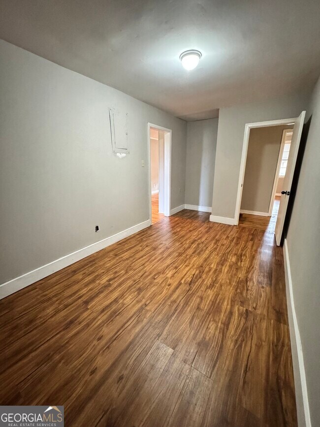 Building Photo - 201 Meadowdale Dr