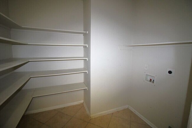 Building Photo - 2908 Tucson Dr