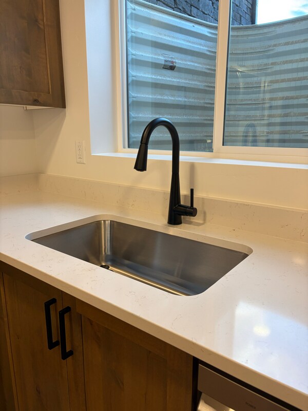 Building Photo - 184 N Rick Way