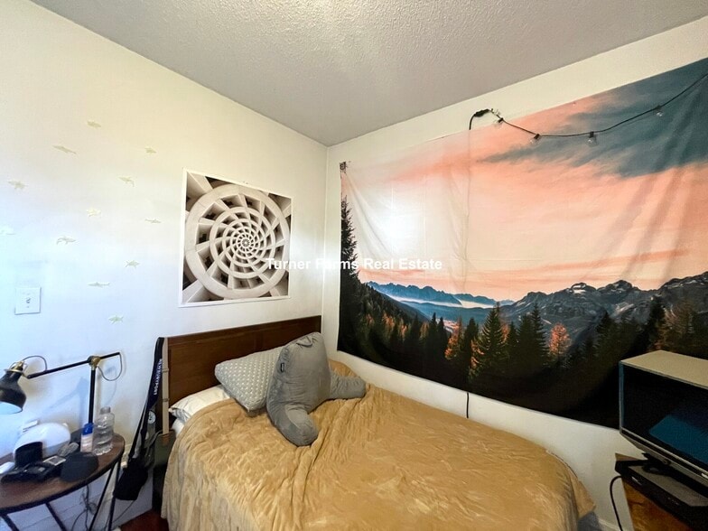 Building Photo - 68 Winchester St