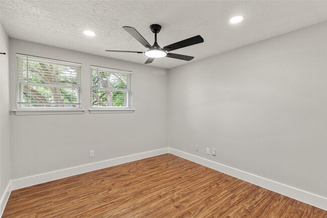 Building Photo - 9639 Springview Ln