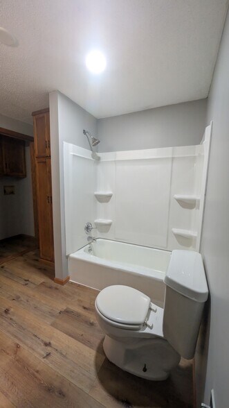 Building Photo - 1914 Hageman Ave