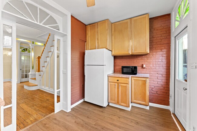 Building Photo - 1139 Titan St