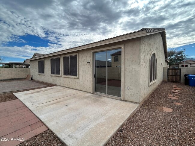 Building Photo - 2202 W Carter Rd