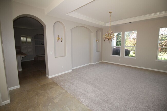 Building Photo - Beautiful Home in Buchanan District + Large Yard