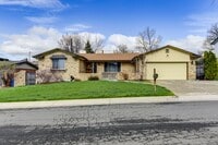 Building Photo - Great 4 Bedroom 3 Bath Home with 2 Car Garage and Covered Patio!