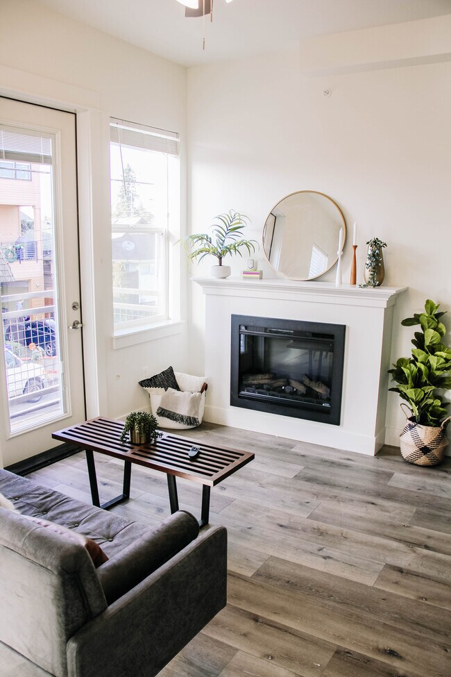 Building Photo - Amore