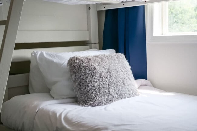 Building Photo - 415 Short St