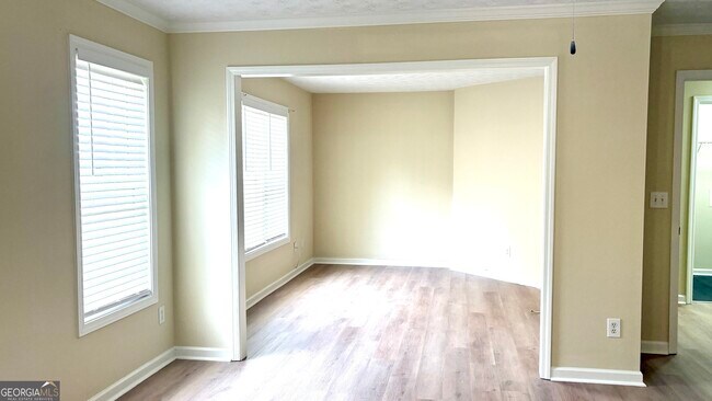 Building Photo - 2336 Pettit Dr