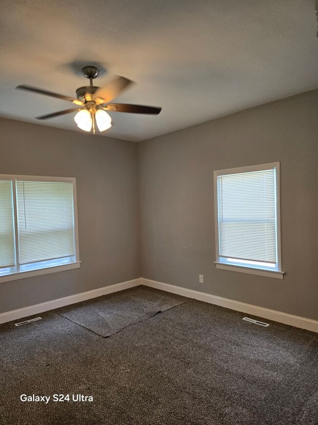 Building Photo - Charming 3 Bedroom Home in Belleville!