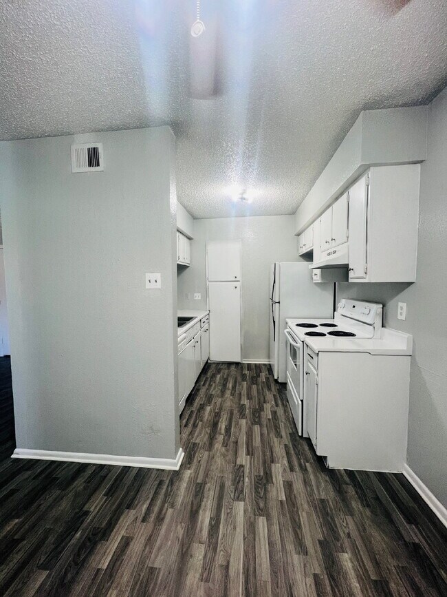 Building Photo - 6929 Timber 201-