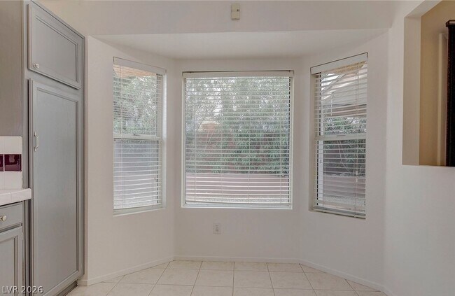 Building Photo - 7225 Scenic Hills Dr