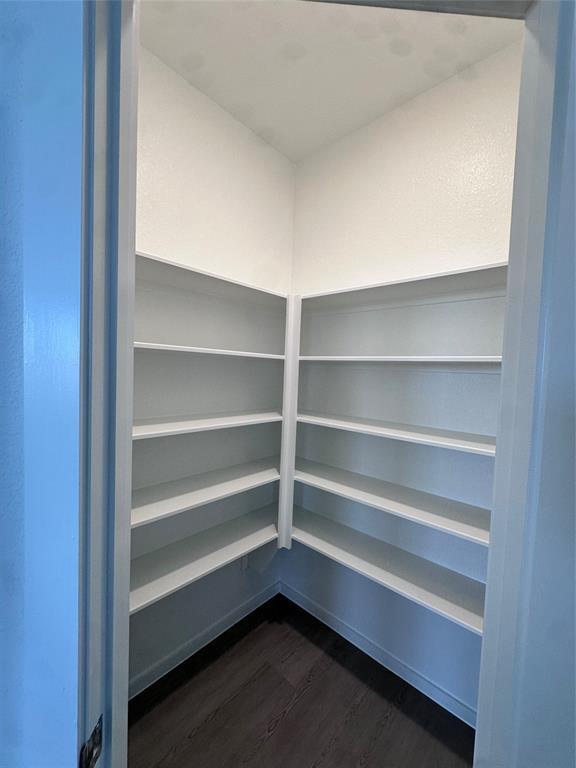 Building Photo - 810 Heaven Dr