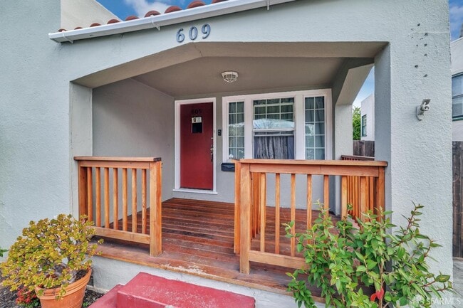 Building Photo - 609 S Delaware St