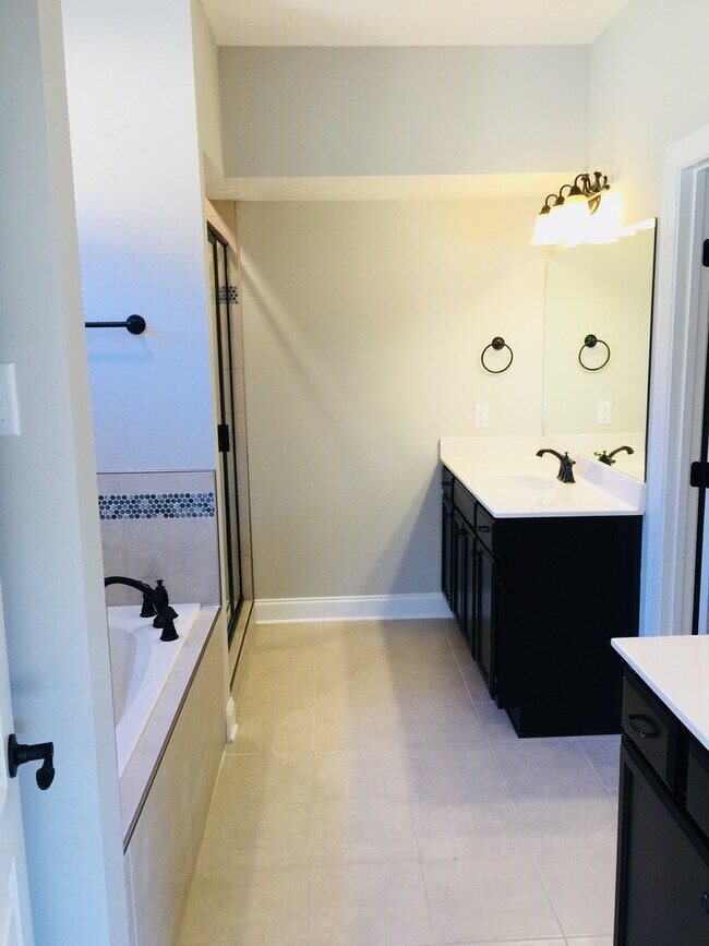 Building Photo - Beautiful family home in desirable Sugar Valley community