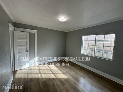 Building Photo - 3 br, 1 bath Triplex - 3550 Dwight Avenue C