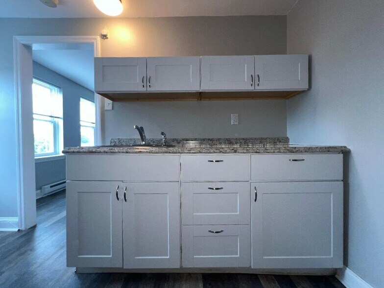 Kitchen - 448 E Baltimore Ave