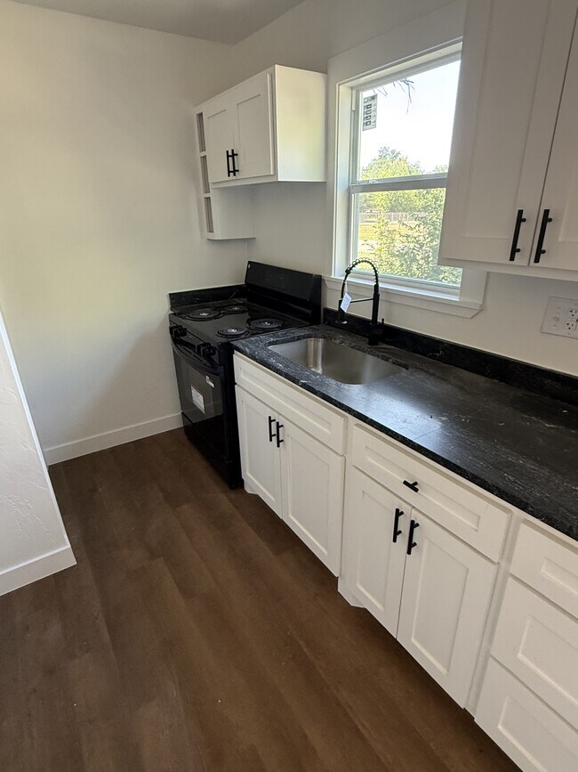 Building Photo - 108 Glenhaven Dr