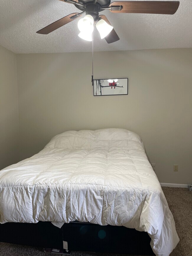 Building Photo - 10855 Meadowglen Ln