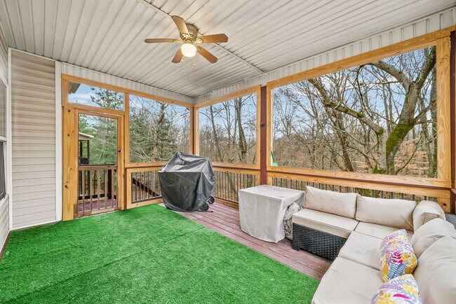 Building Photo - 632 Hidden Valley Dr