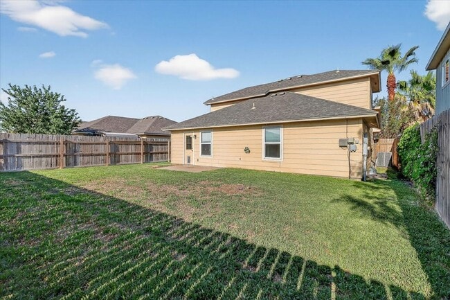 Building Photo - 2110 Encino Dr