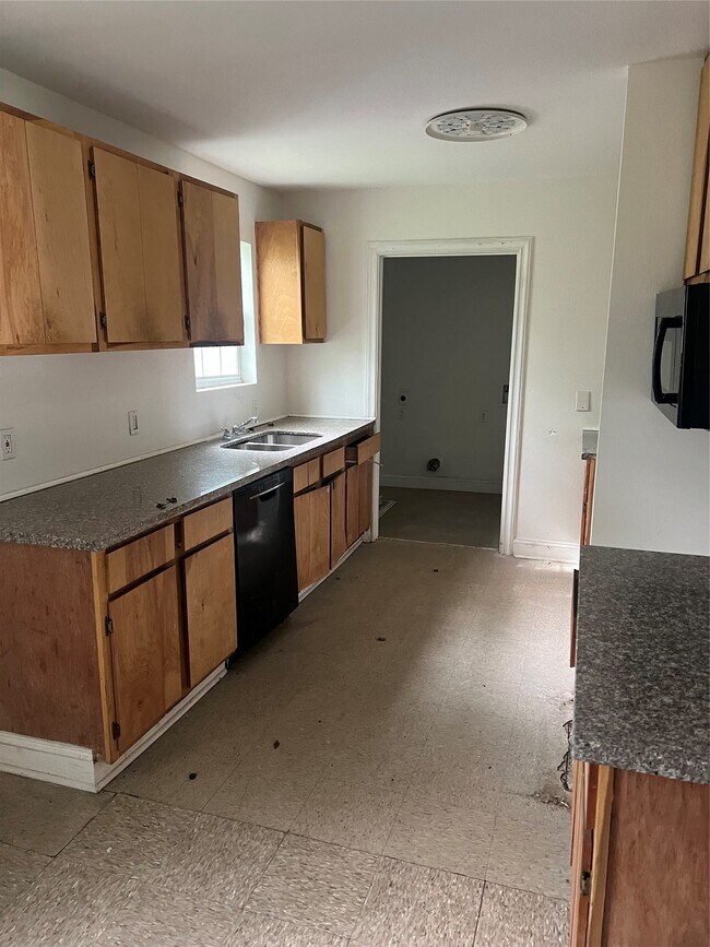 Building Photo - 10010 Cathedral Dr