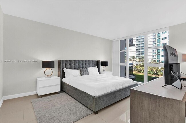 Building Photo - 10275 Collins Ave